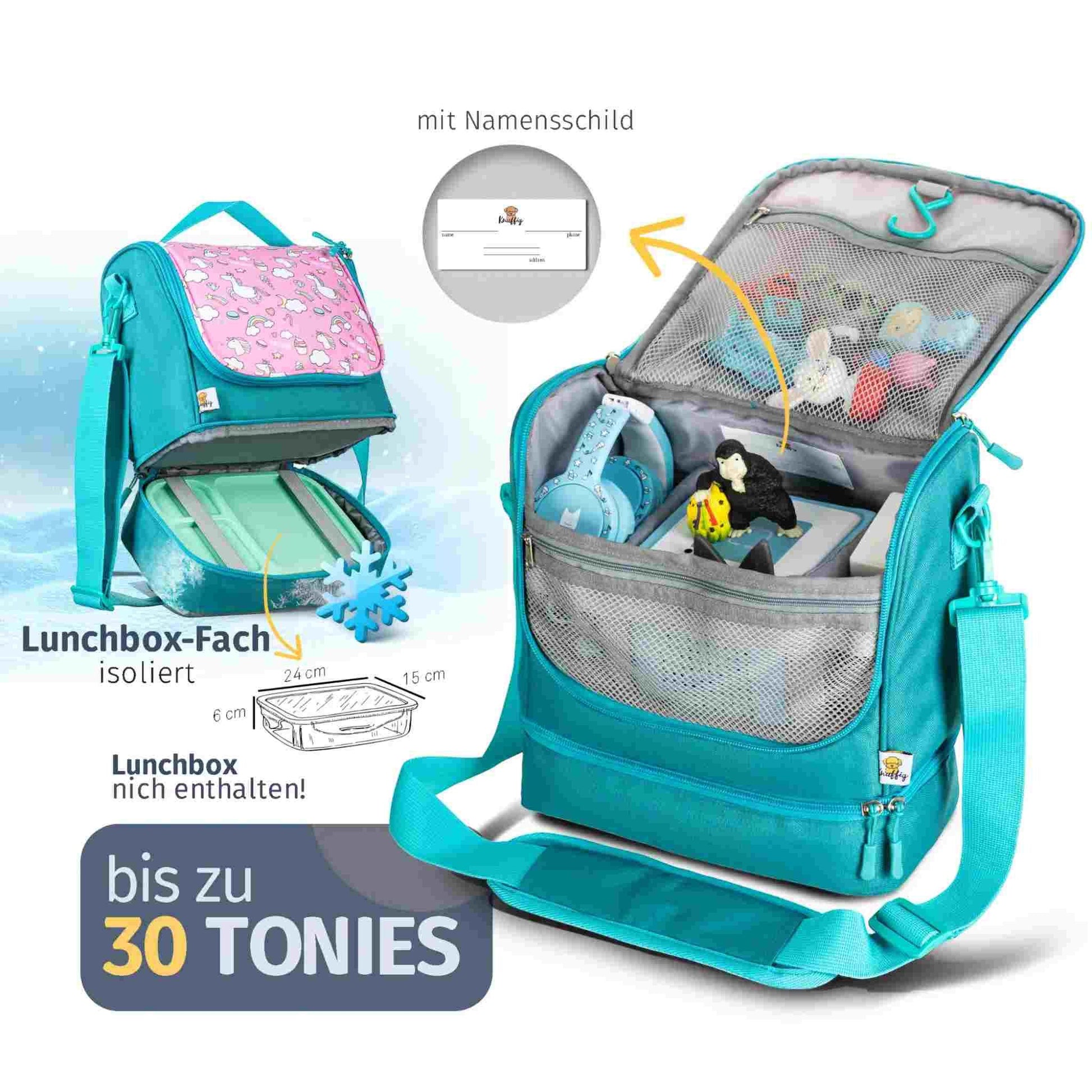 Eine informative Produktgrafik, die das geöffnete Hauptfach der türkisfarbenen Umhängetasche mit rosa Einhorn-Klappe zeigt. Im Inneren ist die perfekte Organisation für den Kindergartenalltag dargestellt: Links steht sicher eine rosa Toniebox, rechts daneben eine gefüllte Lunchbox mit mehreren Fächern. Besonders hervorgehoben ist das integrierte, transparente Sichtfenster im Deckel, in dem ein personalisierbares Namensschild steckt. Textliche Einblendungen erläutern die Maße (23,5 cm Breite, 25 cm Höhe) und