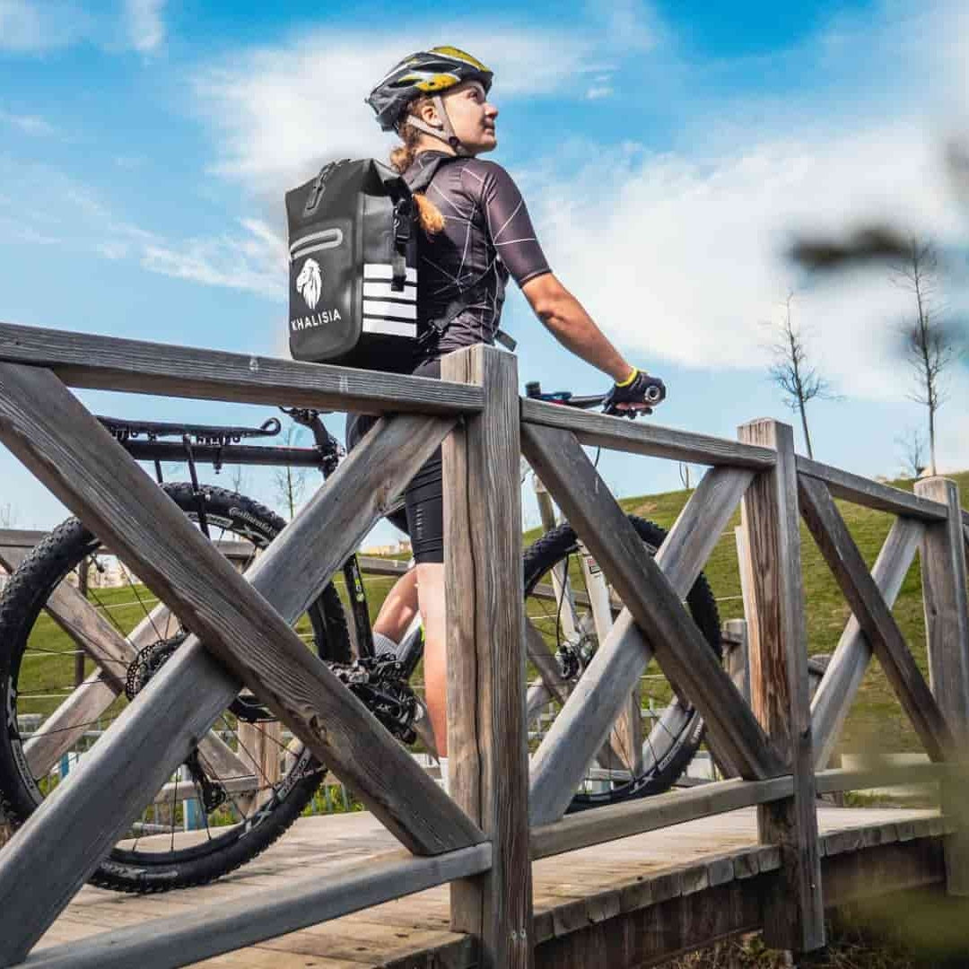 Schwarzer Fahrradrucksack für Pendler mit Laptopfach, ideal für Büro und Alltag