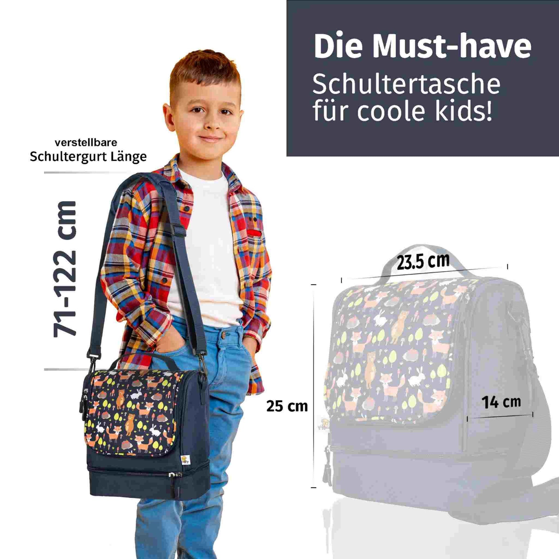 Ein Kind trägt die blaue Fuchs-Umhängetasche schräg über der Schulter, um die Passform und Größe der Tasche am Körper zu veranschaulichen