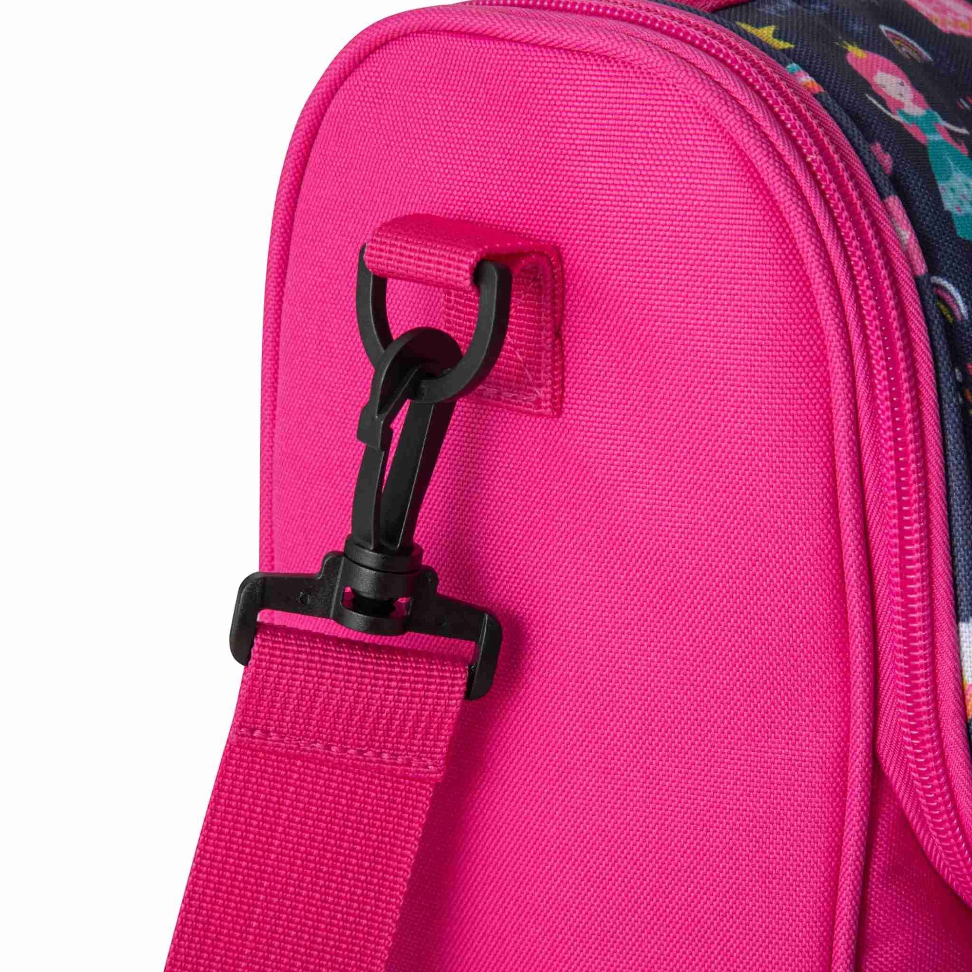 Der pinke, längenverstellbare Tragegurt der Prinzessin-Tasche; sorgt für eine optimale Anpassung an die Körpergröße des Kindes und bietet bequemen Halt beim Tragen.