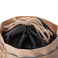 Detailansicht der beigen Knuffig Lenkertasche mit schwarzem Innenbeutel und Kordelzugverschluss