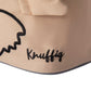Detailaufnahme der beige Knuffig Lenkertasche mit gesticktem Logo und Hundemotiv