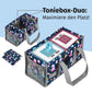 Innenansicht der Toniebox-Tragetasche, bestückt mit einer Toniebox und zwei Hörfiguren; die passgenauen Fächer halten die Box und die Tonies sicher an ihrem Platz und verhindern ein Verrutschen während des Transports.